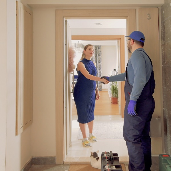 housing maintenance staff shaking hands with social housing resident